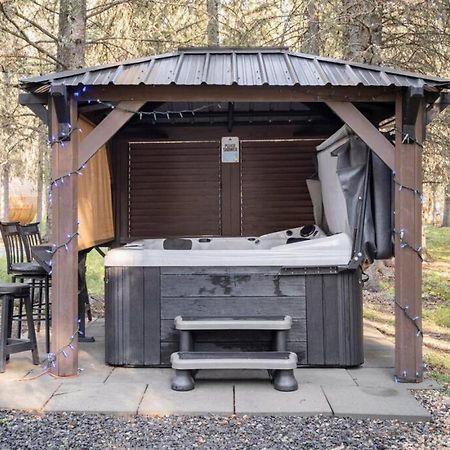 Rustic Cozy Cabin With Hot Tub Bragg Creek Dış mekan fotoğraf