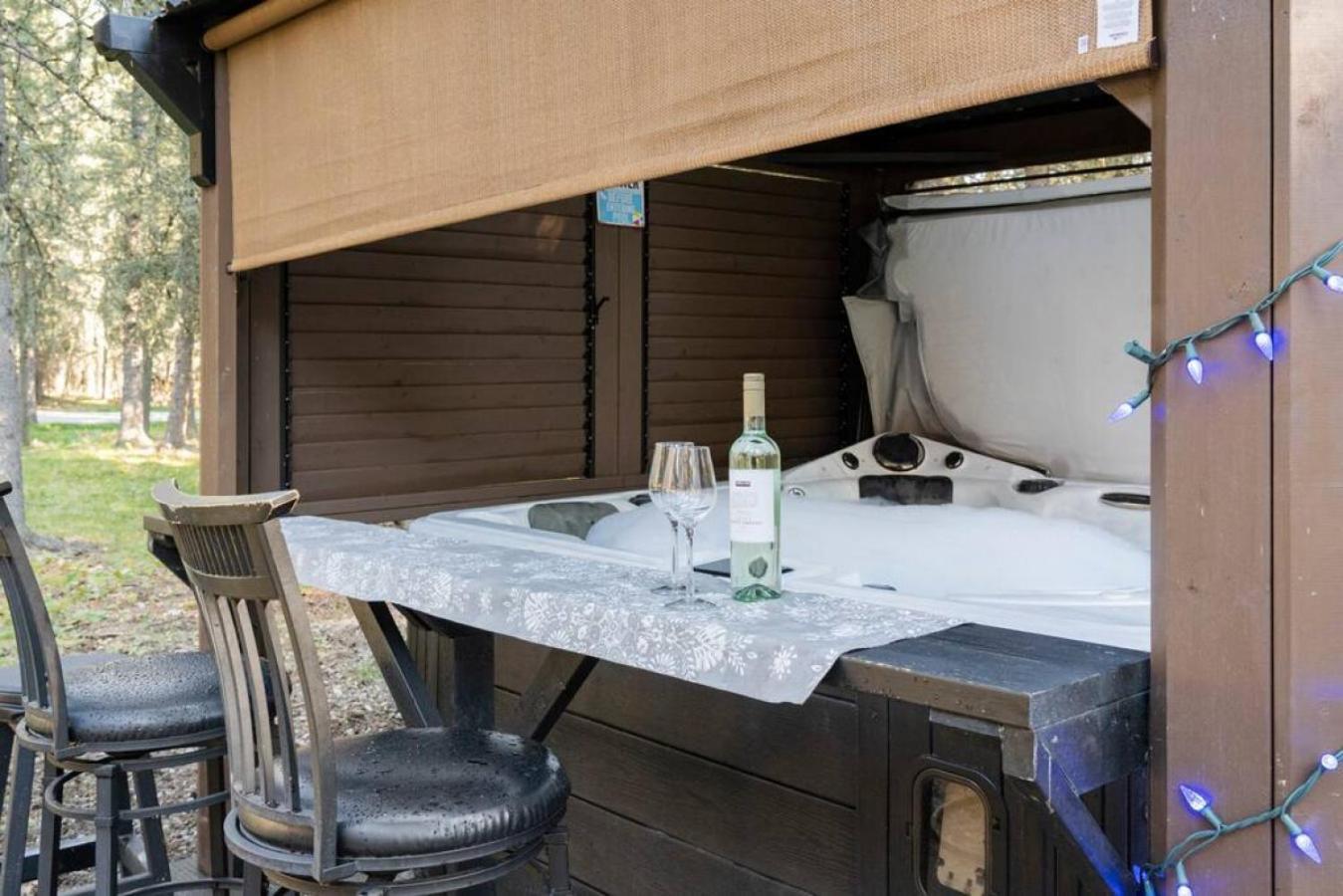 Rustic Cozy Cabin With Hot Tub Bragg Creek Dış mekan fotoğraf