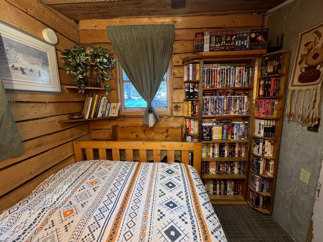 Rustic Cozy Cabin With Hot Tub Bragg Creek Dış mekan fotoğraf