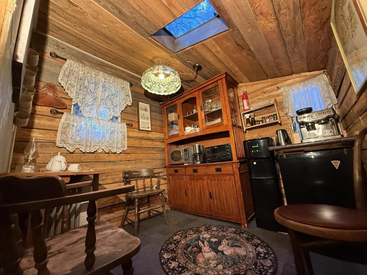 Rustic Cozy Cabin With Hot Tub Bragg Creek Dış mekan fotoğraf