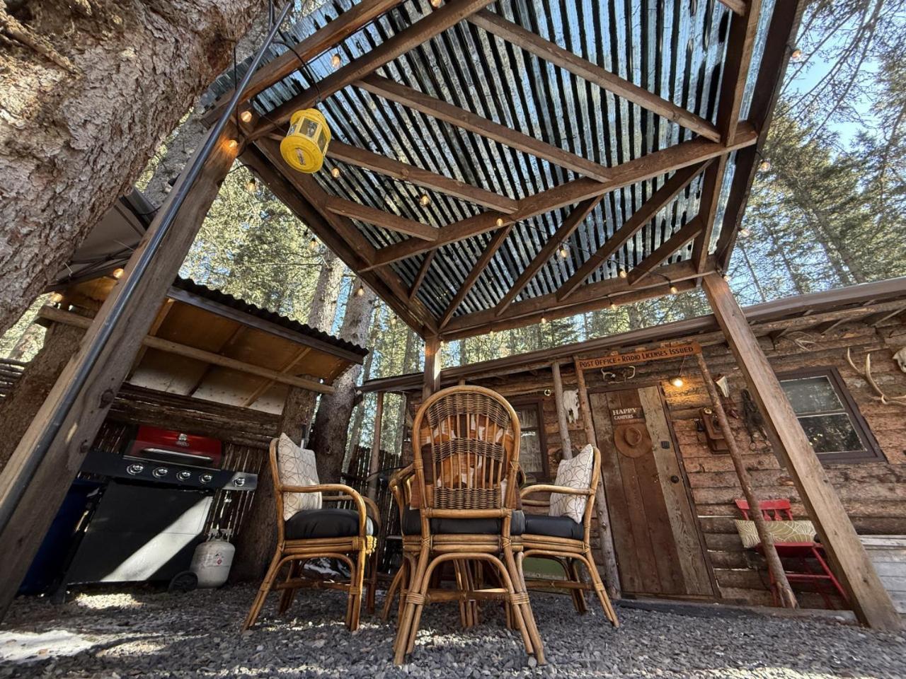 Rustic Cozy Cabin With Hot Tub Bragg Creek Dış mekan fotoğraf