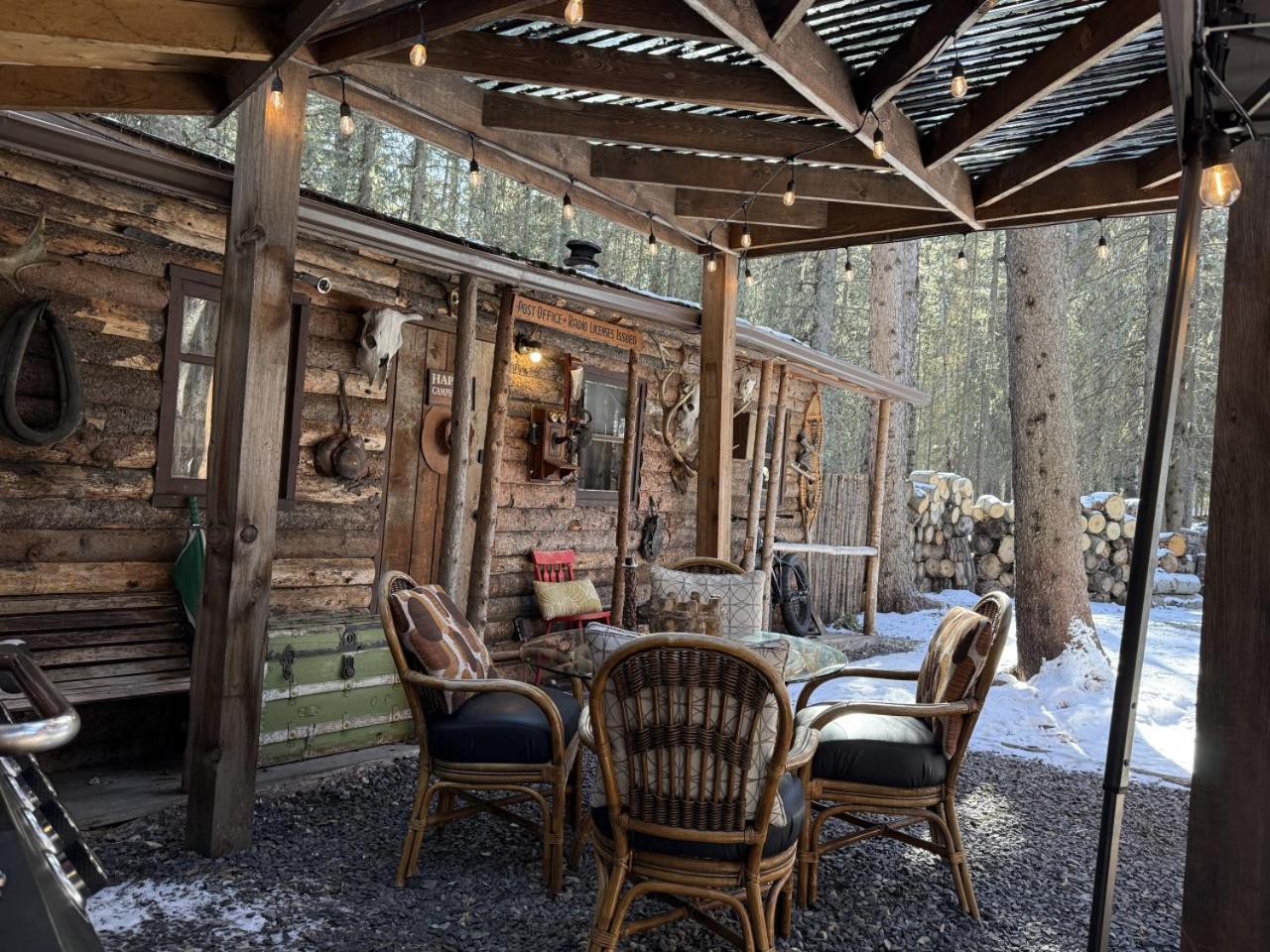 Rustic Cozy Cabin With Hot Tub Bragg Creek Dış mekan fotoğraf